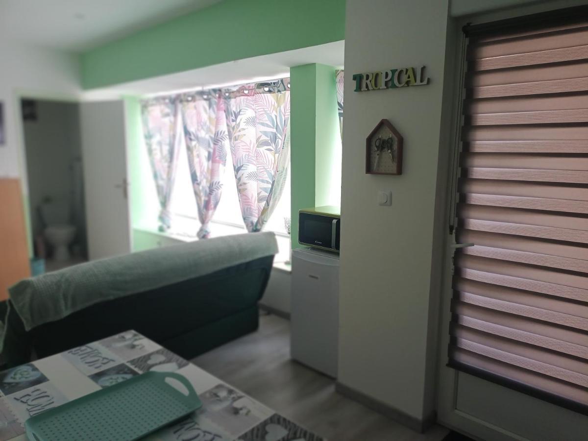 La Casa Verde La Fere Bagian luar foto