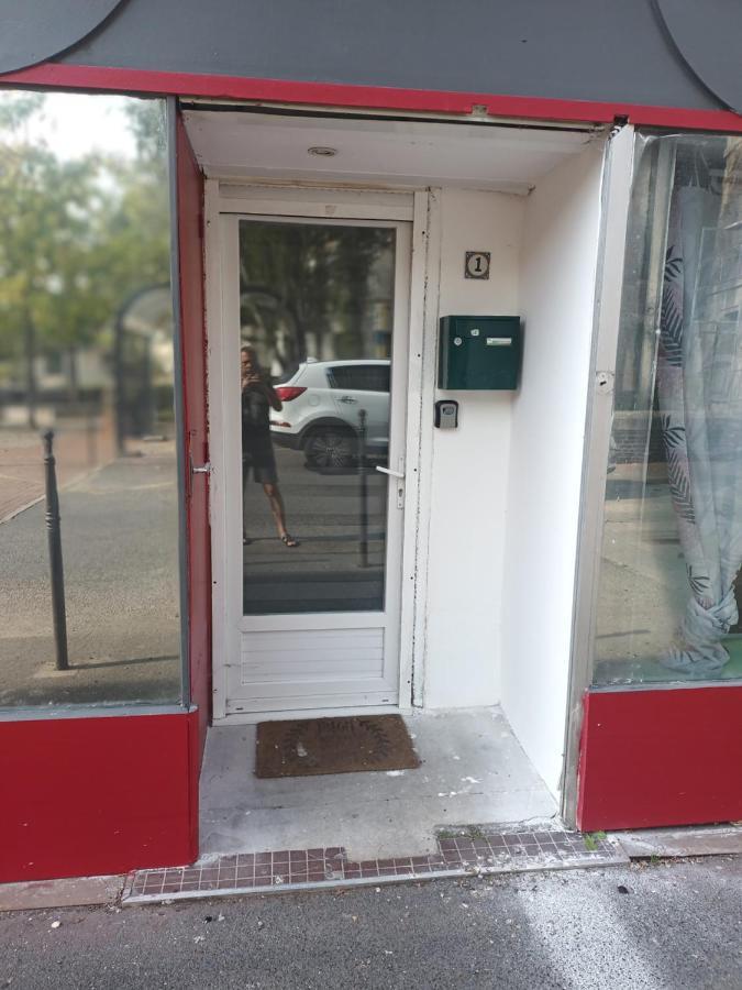 La Casa Verde La Fere Bagian luar foto