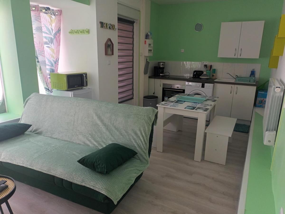 La Casa Verde La Fere Bagian luar foto